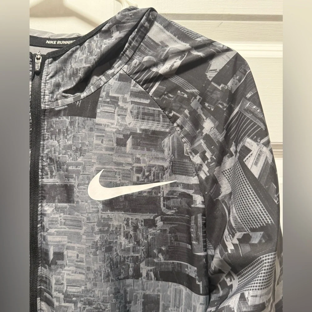 Nike 2018 Chicago Marathon Running Jacket​ - Picture 3 of 9